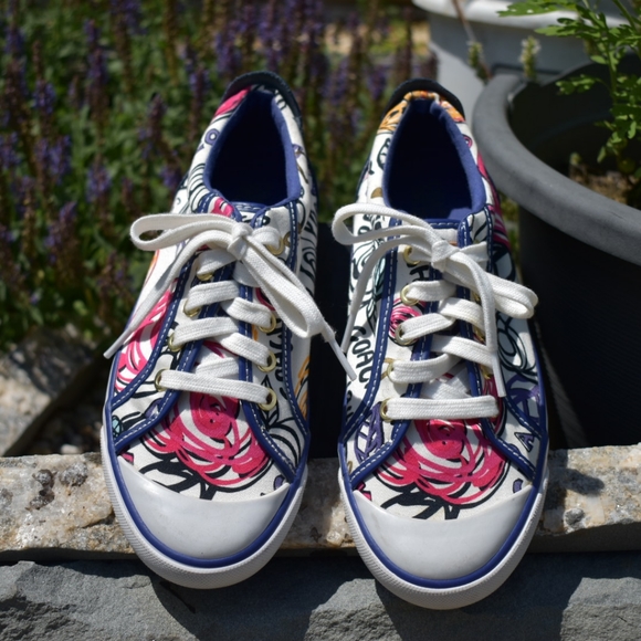 Sneakers - Picture 2 of 6